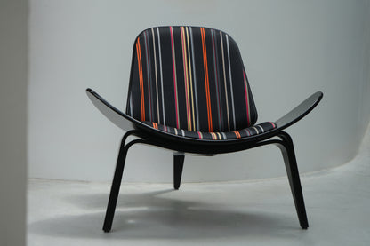 丹麥 Carl Hansen & Søn CH07 微笑椅 / 貝殼椅 (Paul Smith ✕ Maharam 100週年絕版聯名款) OLDANMARK