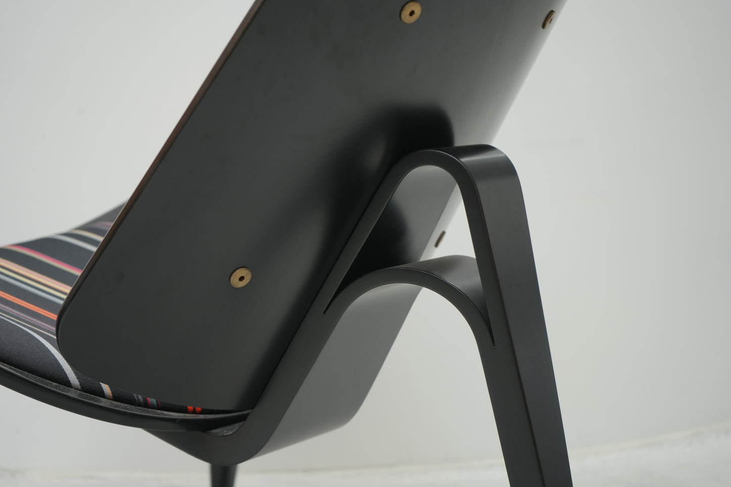 丹麥 Carl Hansen & Søn CH07 微笑椅 / 貝殼椅 (Paul Smith ✕ Maharam 100週年絕版聯名款) OLDANMARK