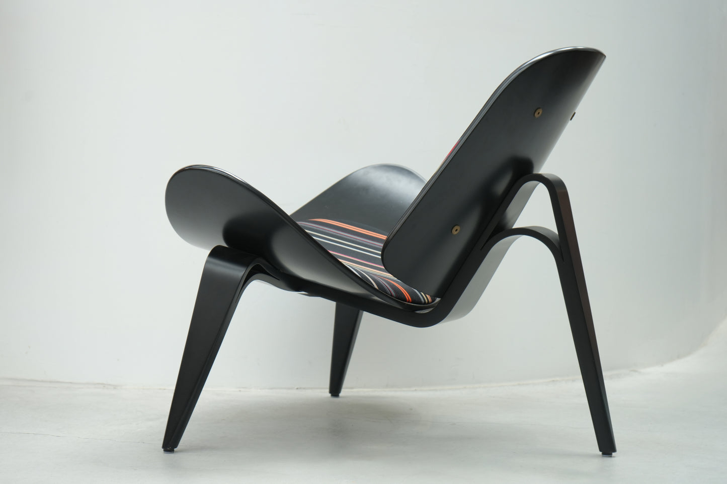 丹麥 Carl Hansen & Søn CH07 微笑椅 / 貝殼椅 (Paul Smith ✕ Maharam 100週年絕版聯名款) OLDANMARK