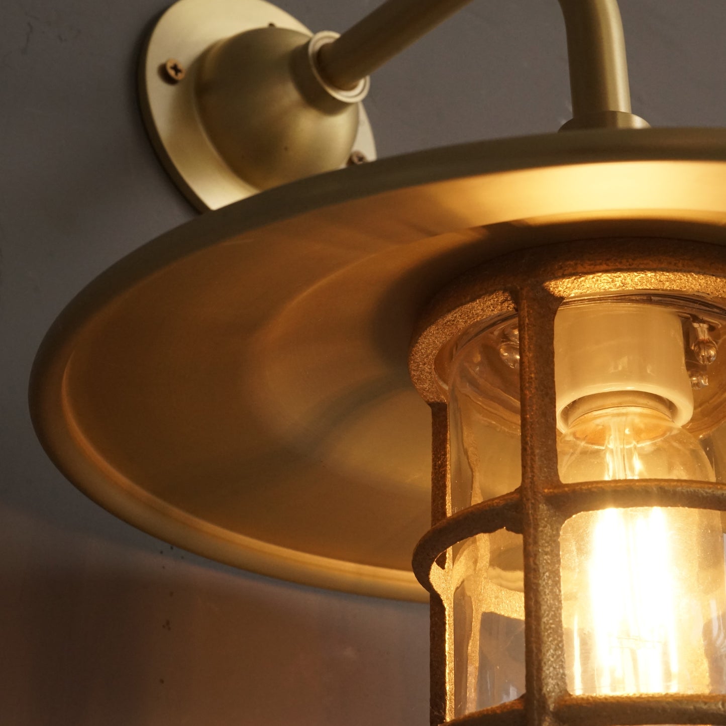 電火工業風｜工業風燈具｜Sol 黃銅直角壁燈｜戶外防水燈
