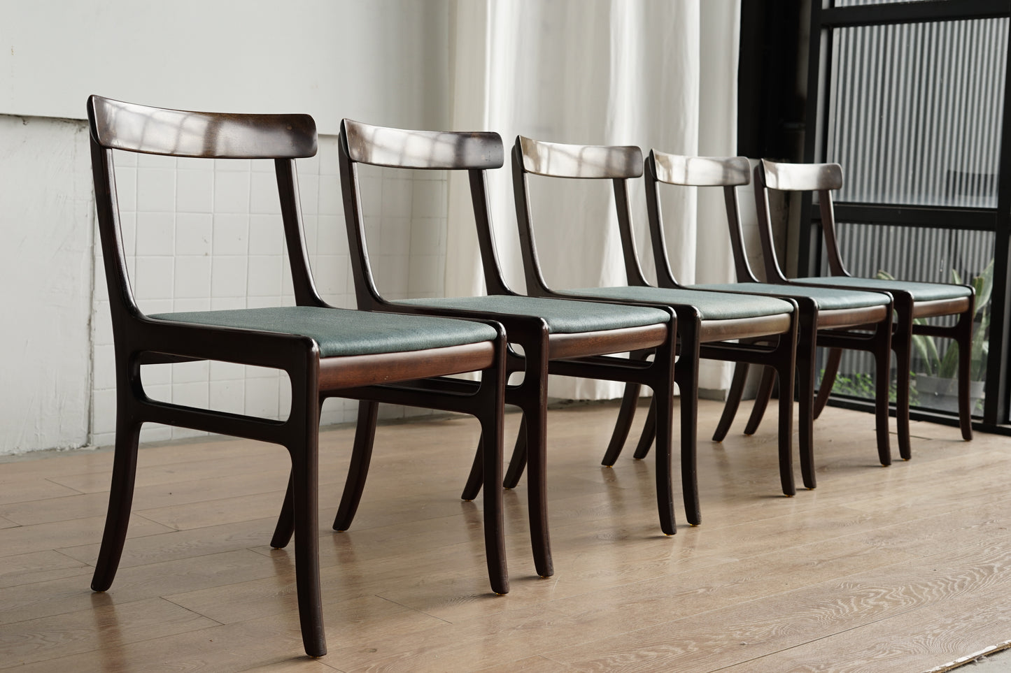 丹麥 Ole Wanscher 藍色餐椅